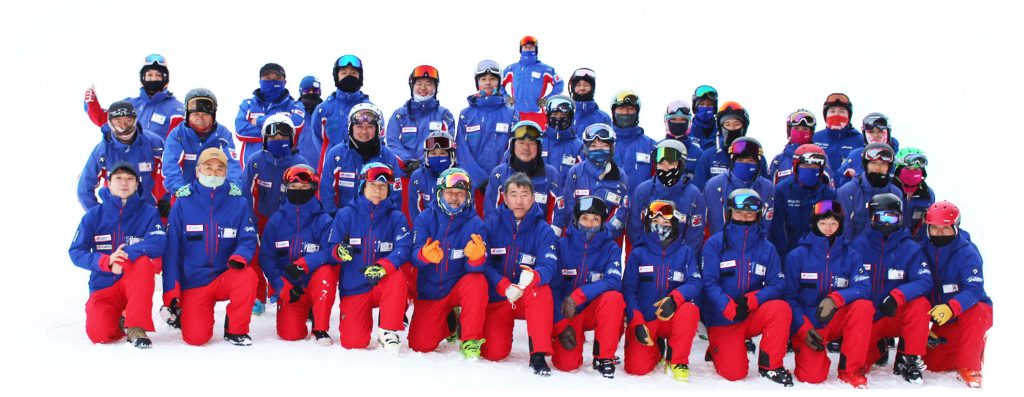 白馬五竜スキースクールスタッフの集合写真